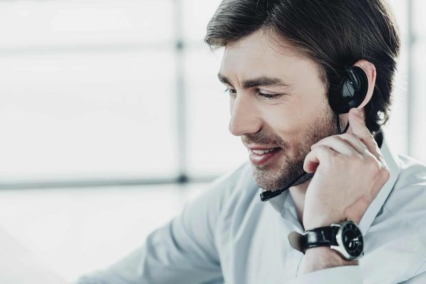 Réactivité et qualité : confiez la gestion de vos appels à des experts en permanence téléphonique