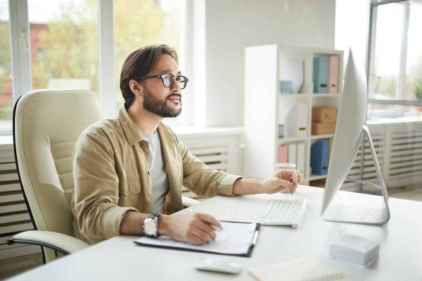 Découvrez le meilleur crm : guide comparatif 2024