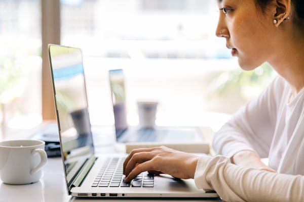 Les avantages de s'associer avec un consultant seo à angers